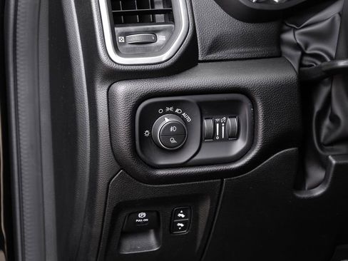 Used 2023 RAM 1500 Laramie AWD/4WD image 39
