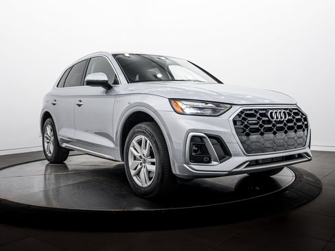 Certified 2023 Audi Q5 2.0T Premium w/ Convenience Package AWD/4WD image 2