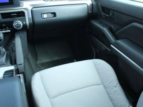 Certified 2025 Toyota Tacoma SR5 AWD/4WD image 14