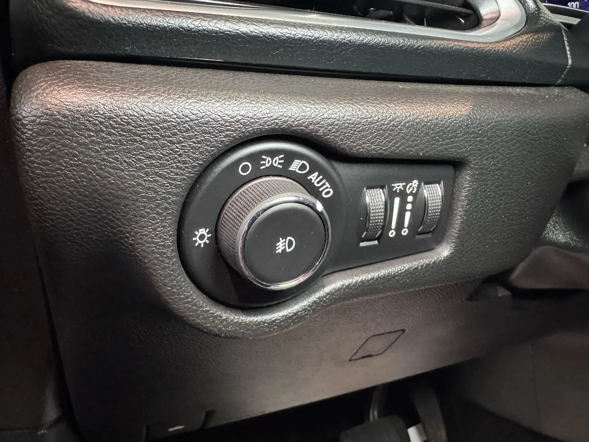 Used 2019 Chrysler Pacifica Touring-L Plus w/ Advanced Safetytec Group FWD image 29