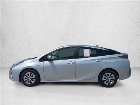 Certified 2018 Toyota Prius Three FWD image 8