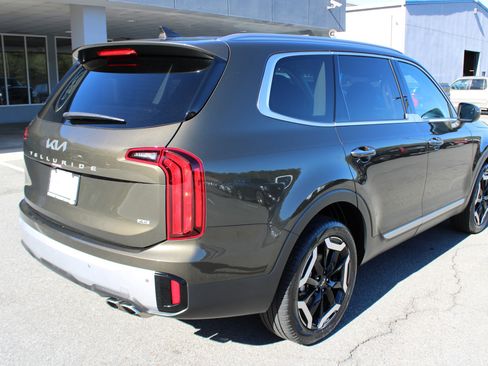 Used 2024 Kia Telluride S image 3