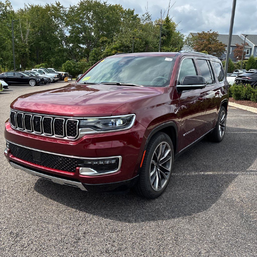 Used 2023 Jeep Wagoneer Series III w/ Premium Group I AWD/4WD image 3