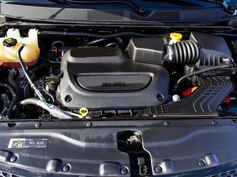 Used 2019 Chrysler Pacifica Touring-L Plus image 30