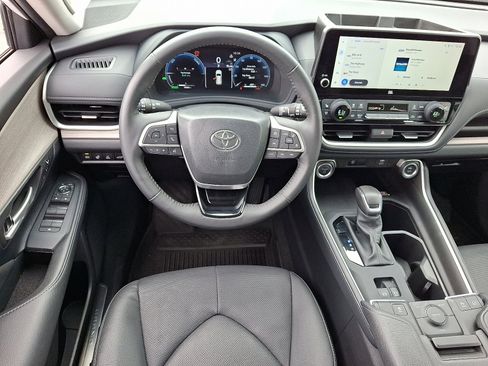 Used 2024 Toyota Grand Highlander XLE image 12