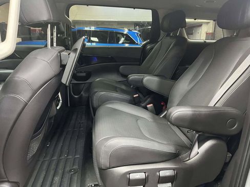 Used 2025 Kia Carnival SX Prestige image 13