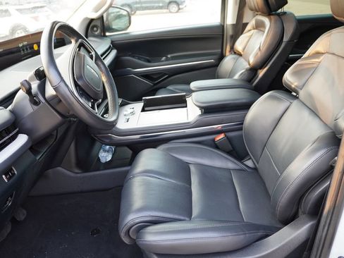 Used 2025 Lincoln Navigator Reserve AWD/4WD image 6