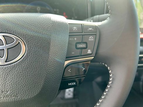 Used 2026 Toyota Camry SE FWD image 15