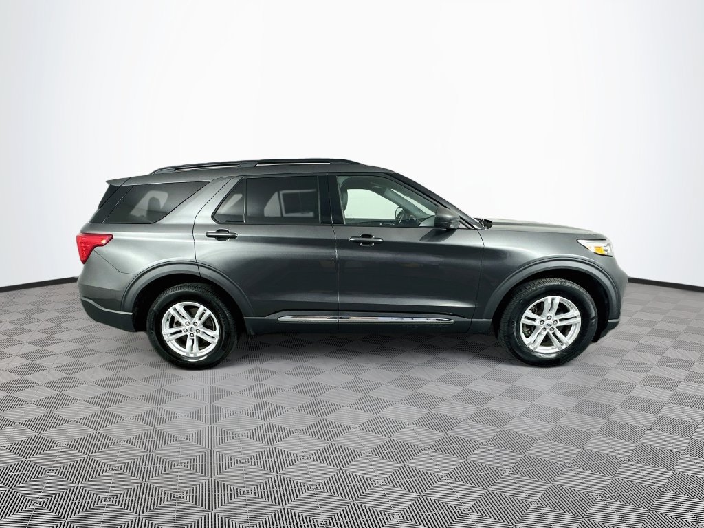 Used 2020 Ford Explorer XLT w/ Equipment Group 202A AWD/4WD image 11
