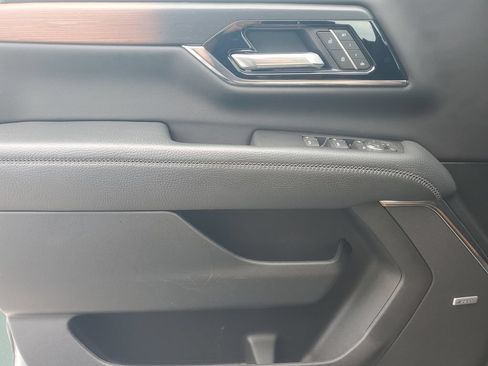 Used 2025 GMC Yukon Denali AWD/4WD image 22