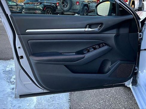 Certified 2024 Nissan Altima 2.5 SR image 9