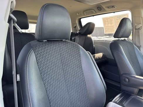 Used 2014 Toyota Sienna SE w/ SE Premium Package w/Entune FWD image 26