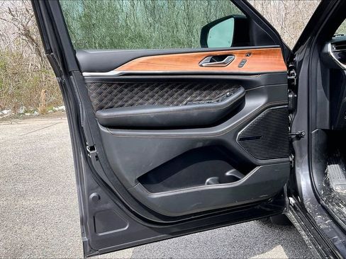 New 2026 Jeep Grand Cherokee L Summit w/ Obsidian Package image 13