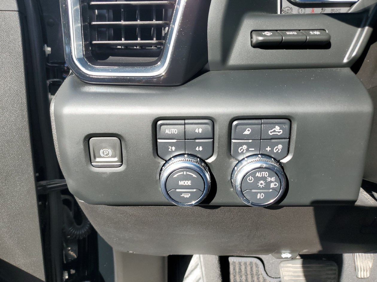 Used 2024 GMC Sierra 2500 Denali Ultimate AWD/4WD image 30