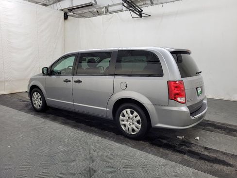Used 2019 Dodge Grand Caravan SE image 3