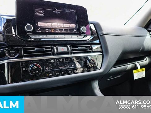 Used 2025 Nissan Pathfinder SV image 46