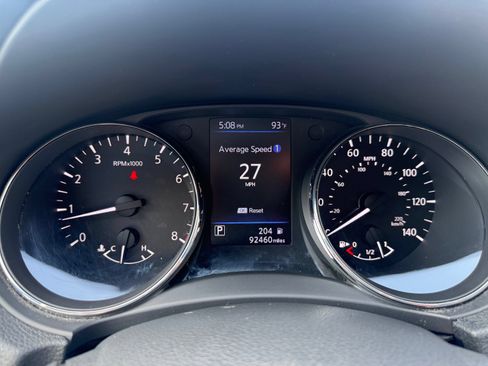 Used 2018 Nissan Rogue SV w/ Premium Package AWD/4WD image 12