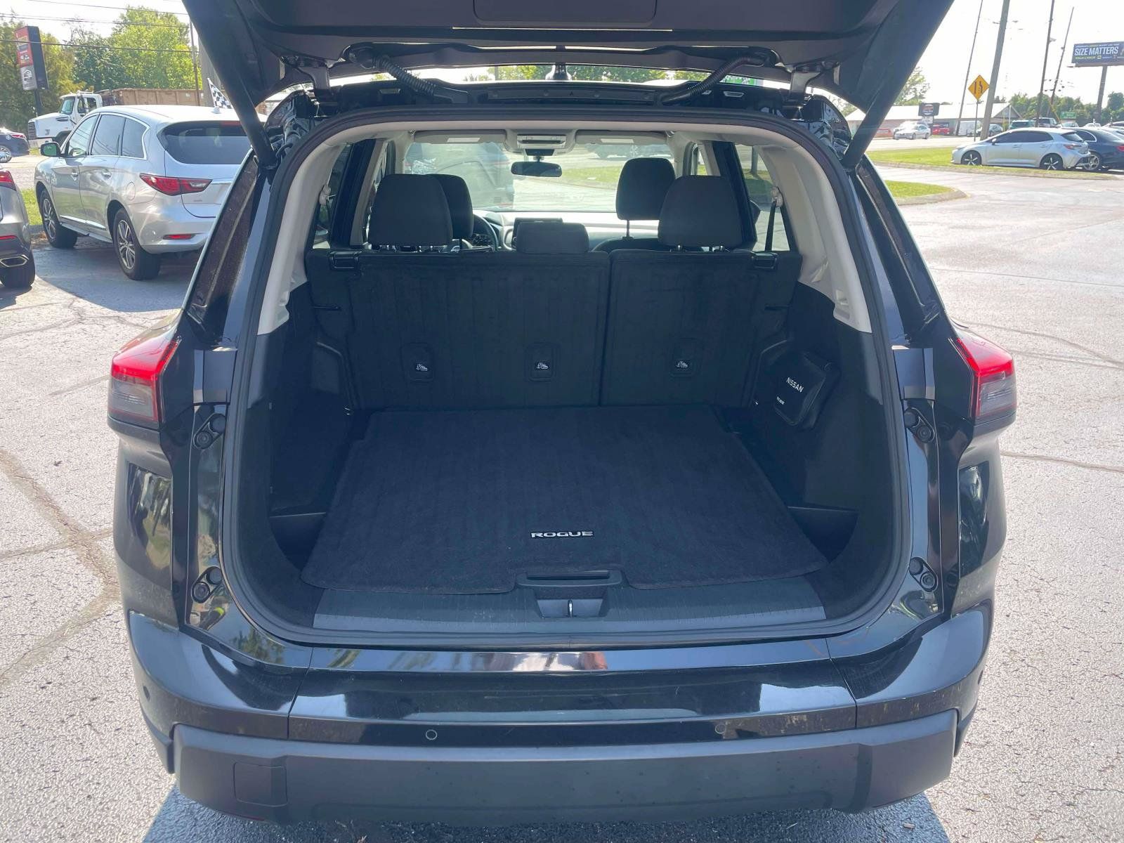 Used 2024 Nissan Rogue SV AWD/4WD image 6