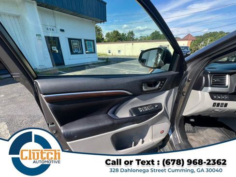 Used 2016 Toyota Highlander Limited w/ Driver Technology Package image 12