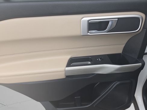 Used 2020 Ford Explorer XLT w/ Equipment Group 202A image 22