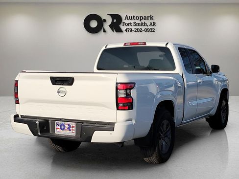 Used 2025 Nissan Frontier SV image 5