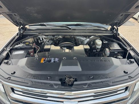 Used 2018 Chevrolet Suburban Premier AWD/4WD image 25