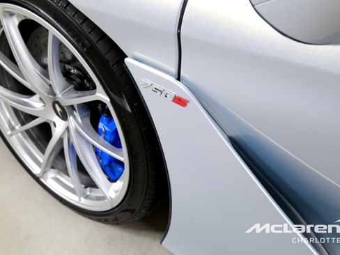 Used 2026 McLaren 750S Spider RWD image 33