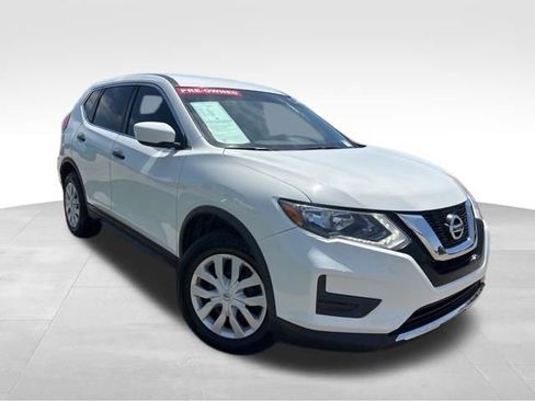 Used 2017 Nissan Rogue S AWD/4WD image 2