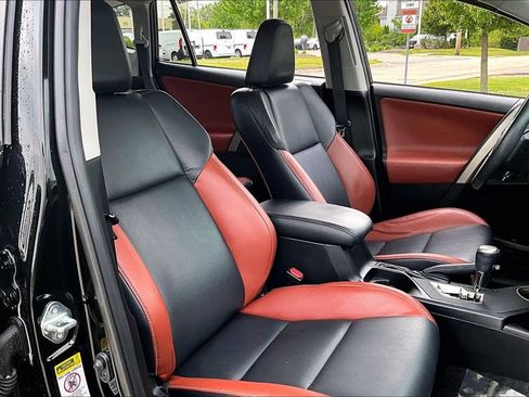 Used 2015 Toyota RAV4 Limited AWD/4WD image 28