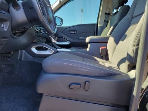 Certified 2022 Nissan Frontier SV w/ Technology Package image 16