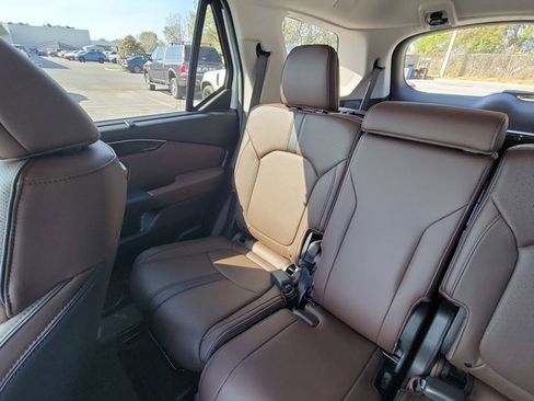 Used 2025 Honda Pilot Elite image 4