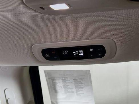 Used 2023 Chrysler Pacifica Touring-L image 24