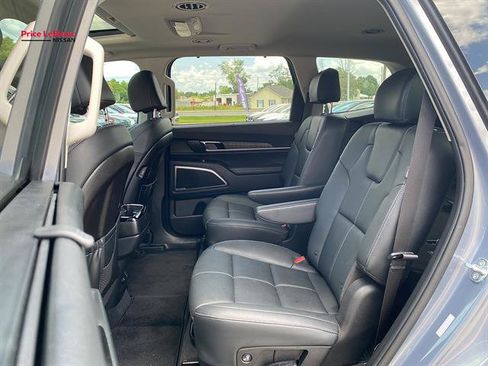 Used 2024 Kia Telluride EX w/ EX Captain's Chair Package FWD image 12