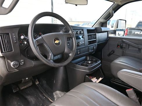 Used 2016 Chevrolet Express 3500 image 2