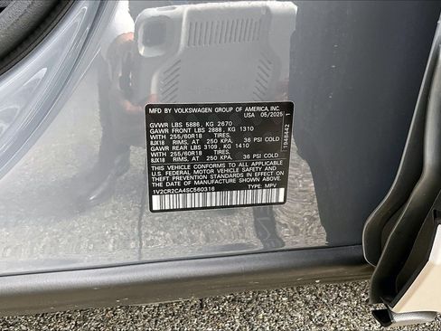 Used 2025 Volkswagen Atlas Peak Edition SE AWD/4WD image 30