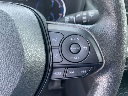 Used 2025 Toyota RAV4 XLE AWD/4WD image 28