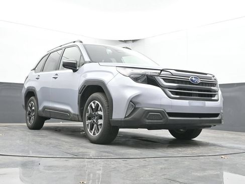 Used 2025 Subaru Forester Premium AWD/4WD image 25