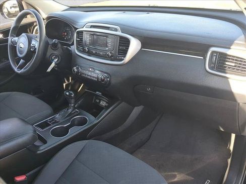 Used 2017 Kia Sorento FWD image 21