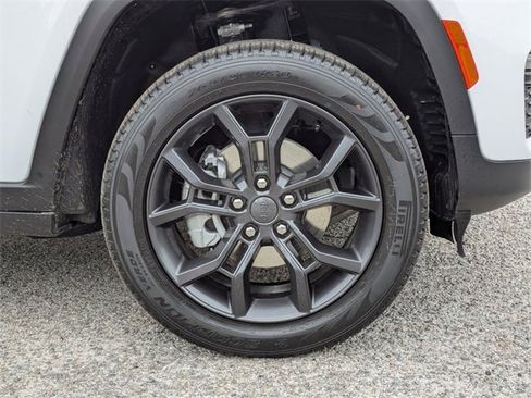 New 2025 Jeep Grand Cherokee Limited image 11