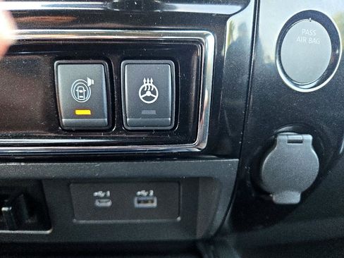 Used 2020 Nissan Titan Platinum Reserve image 29