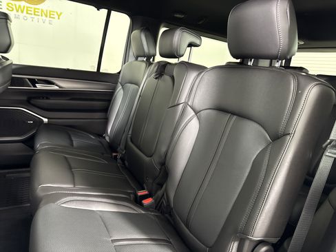 New 2025 Jeep Wagoneer 4WD w/ Convenience Group I image 13