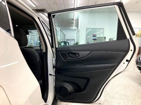 Used 2020 Nissan Rogue S image 31