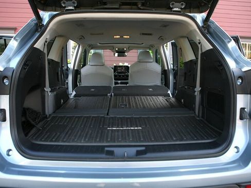 Used 2020 Toyota Highlander XLE AWD/4WD image 17