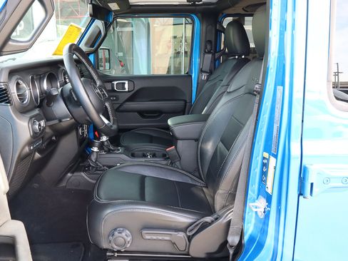 Used 2022 Jeep Wrangler Unlimited Sahara w/ Cold Weather Group image 7