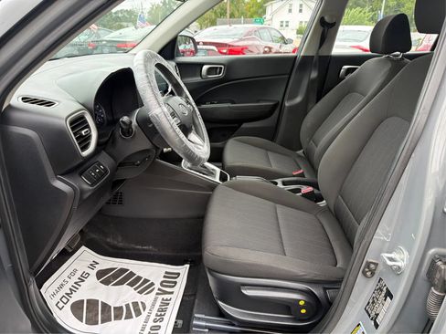 Used 2021 Hyundai Venue SE FWD image 9