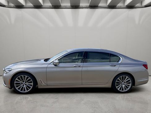 Used 2018 BMW 750i RWD image 2
