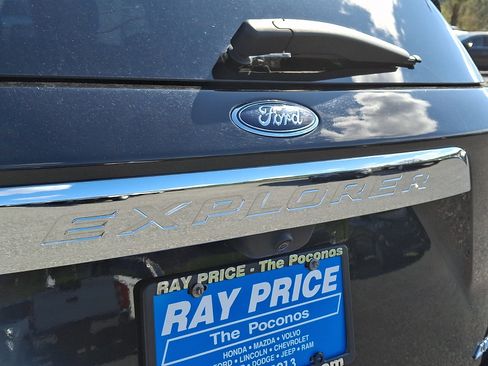 Used 2023 Ford Explorer XLT AWD/4WD image 30