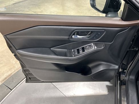 Used 2023 Nissan Rogue SL image 13