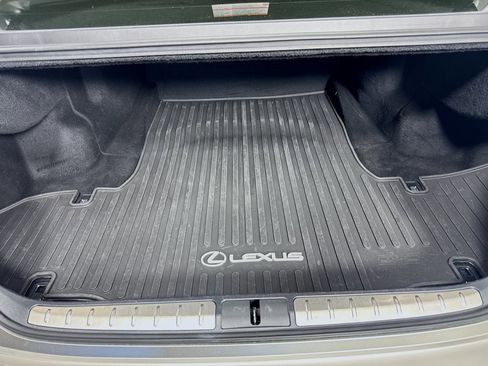 Used 2024 Lexus LS 500 w/ Interior Upgrade Package image 33