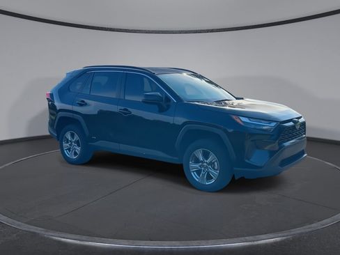 Used 2024 Toyota RAV4 LE AWD/4WD image 2